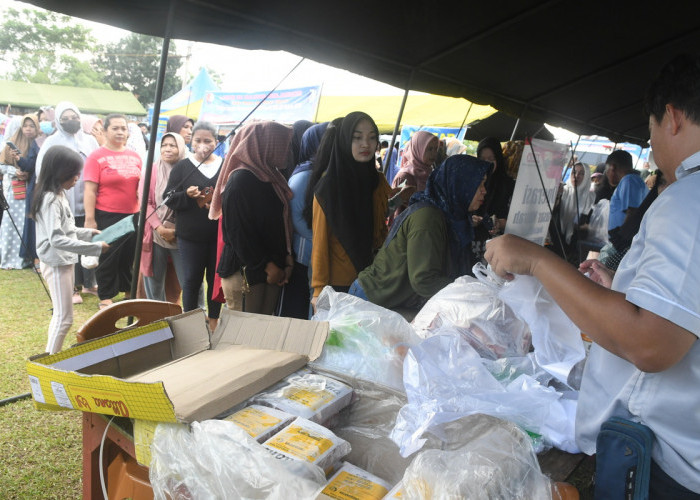 Bazar sembako murah dalam rangka memperingati  HUT TNI AU AU ke 78 serentak seluruh Indonesia