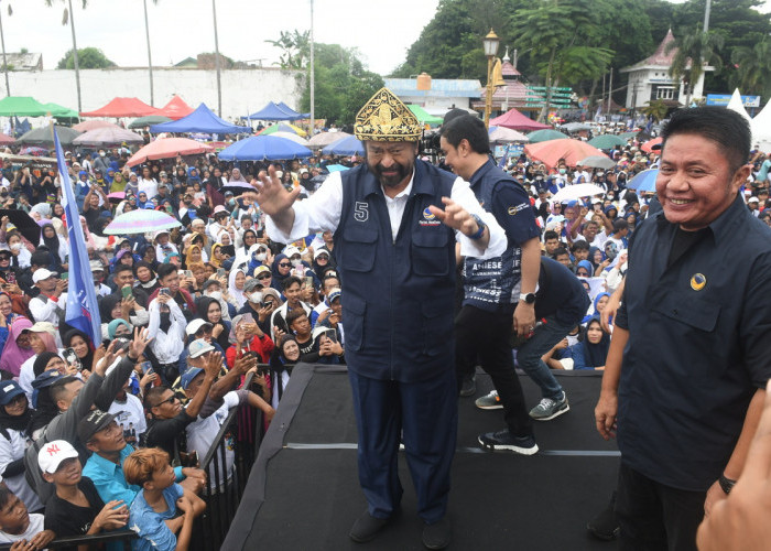 Ketua Umum Partai NasDem Surya Paloh didampingi ketua DPW  Sumsel NasDem Herman Deru menggelar Kampanye Akbar di Palembang. Kampanye Akbar ini juga di meriahkan oleh penampilan Wali Band yang berlangsung di Plataran Benteng Kuto Besak(BKB) Palembang. Foto:Kris Samiaji/Sumateraekspres.id