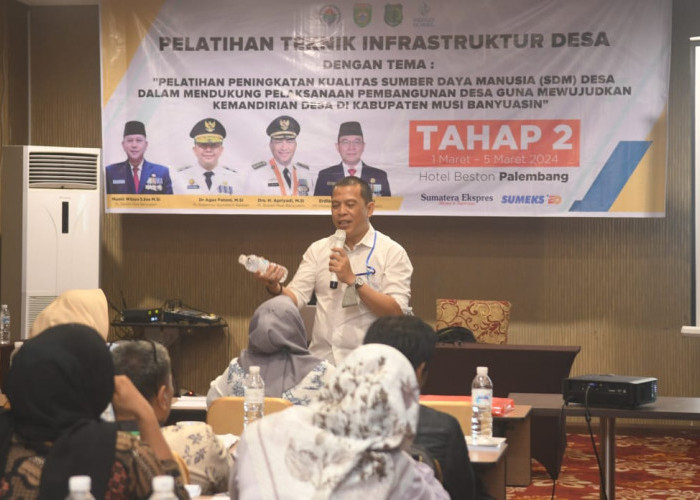 Pelatihan Kader Teknik Infrastruktur Desa-Menghitung Volume, Menghitung RAB ,Membuat RKS, Spesifikasi Teknis dan Menghitung Persentase Progres Pekerjaan. Para peserta serius mengikuti Pelatihan Kader Teknik Infrastruktur Desa  Untuk Perangkat Desa se Kabupaten Musi Banyuasin tahap ke-2  di Hotel Beston Palembang. Pelatihan  berlangsung dari 1 Maret - 5 Maret 2024.  Foto:Kris Samiaji/Sumateraekspres.id

