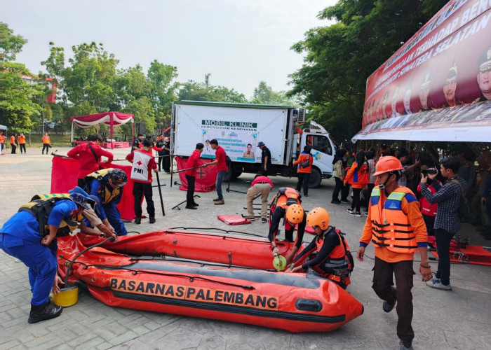 Simulasi Penyelamatan Petugas Badan Penanggulangan Bencana Daerah (BPBD) Sumsel Siapkan Tim dan Peralatan Hadapi Banjir Bandang