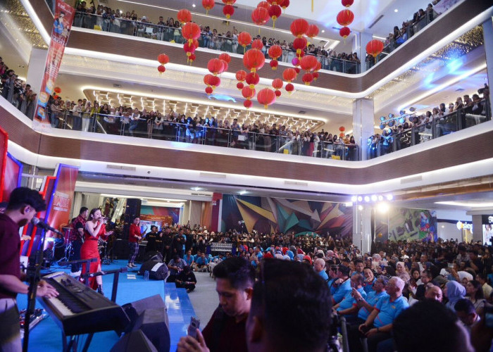 Penampilan MAHALINI dihadiri Ribuan Penggemar di Atrium PIM mall Palembang (28/1/24). Foto:Evan Zumarli/Sumateraekspres