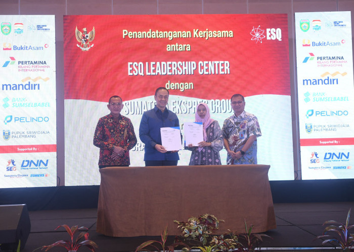 Dr.(H.C) Ary Ginanjar agustian Presiden Direktur ESQ Leadership Center  saat Seminar