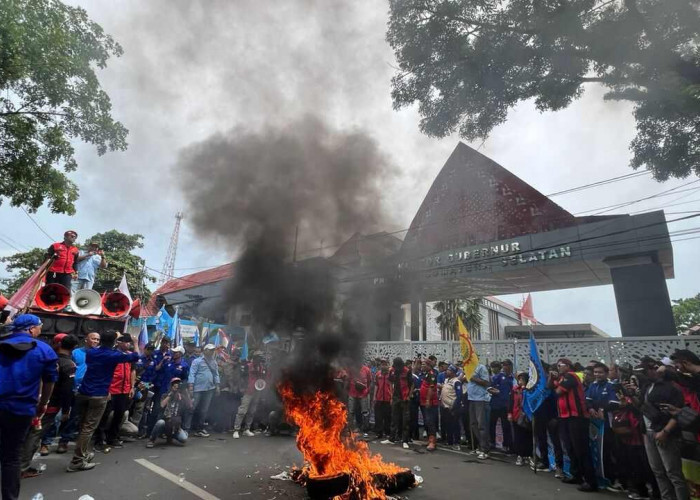 Demo Buruh Sumsel: Tuntut Pj Gubernur Sumsel Mundur, Sebut Kebijakan UMSP 2025 Khianati Pekerja