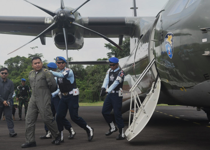 Masuk radar angkatan udara Republik Indonesia, sebuah pesawat asing melintas diudara kota Palembang tanpa izin. Karena tidak muncul keterangan dan ada izin terbang,  Komandan Lanud Sri Mulyono Herlambang (SMH) Palembang, Kolonel (Pnb) Rizaldy Efranza. ST. M.N.S.S., memerintahkan dua unit F-16, untuk mengejar dan menurunkan paksa pesawat asing ke Lanud SMH, Talang Betutu Palembang. Pengejaran yang dilakukan dua F-16,  berasal dari skuadron Pekan Baru berhasil menggiring pesawat asing, setelah melakukan intercept diudara. Pesawat asing tersebut akhirnya turun dan diamankan serta dalam pengawalan  pasukan TNI AU di SMH Talang Betutu. Simulasi latihan pesawat tempur F-16, di Landasan Udara Sri Mulyono Herlambang (SMH) TNI AU dilakukan untuk memperkuat personel Angkatan udara, Dimana juga melibatkan 11 kementrian untuk menghandel jika ada pesawat tidak berizin atau pesawat gelap.  Sehingga diturunkan oleh pesawat fighter dan dilakukan investigasi sehingga aman bila mereka melintasi udara Indonesia. Foto:Kris Samiaji/Sumateraekspres.id