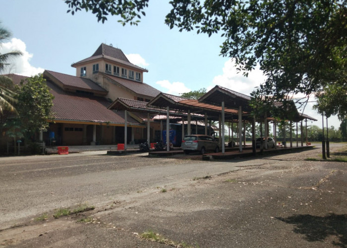 Terminal Karya Jaya Kertapati Palembang siap dijadikan sebagai kantong parkir kendaraan Truk Tronton atau ODOL