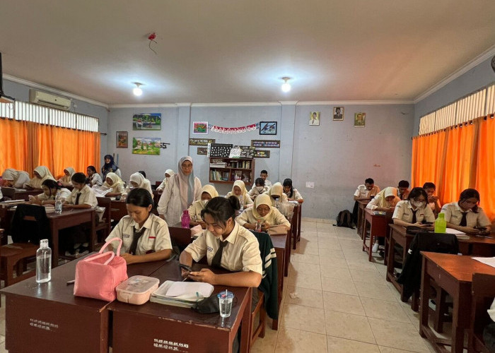 Try Out (TO) Akbar-Puluhan Siswa SMAN 3 Palembang mengikuti Try Out (TO) Akbar SNPMB 2024 (21/2/24), yang di ikuti oleh ribuan  pelajar baik SMA dan SMK se Sumatera selatan.acara ini bekerja sama Pemprov Sumsel melalui Dinas Pendidikan Sumsel,bimbel BTA70 dan Sumatera Ekspres.  Foto:Evan Zumarli/Sumateraekspres.id

