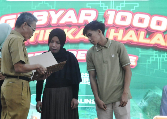 Kementrian Koperasi dan UKM RI Bekerjasama Dengan Dinas Koperasi UKM Provinsi Sumatera Selatan Memberikan 1000 Sertifikat Halal Kepada Pelaku UKM