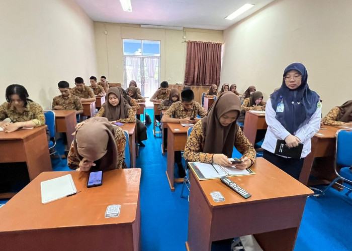 Puluhan Siswa SMAN 5 Palembang mengikuti Try Out (TO) Akbar SNPMB 2024 (21/2/24), yang di ikuti oleh ribuan  pelajar baik SMA dan SMK se Sumatera selatan.acara ini bekerja sama Pemprov Sumsel melalui Dinas Pendidikan Sumsel,bimbel BTA70 dan Sumatera Ekspres. Foto:Evan Zumarli/Sumateraekspres.id