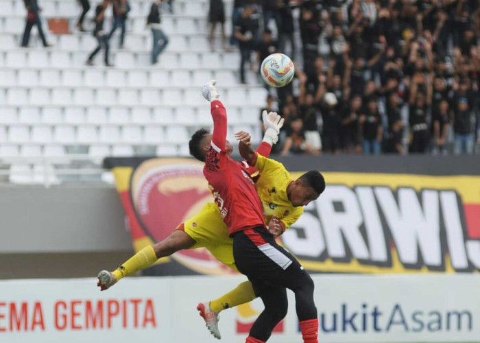 Bertahan di Liga I- SFC masih tetap bertahan di Liga II   setelah menjalani pertandingan terakhir babak Playoff Liga II melawan Peserang  Serang dengan skor imbang 0-0 di Stadion Gelora Sriwijaya Jakabaring Palembang. Jumat,  (2/2/2024) Foto:Kris Samiaji/Sumateraekspres.id