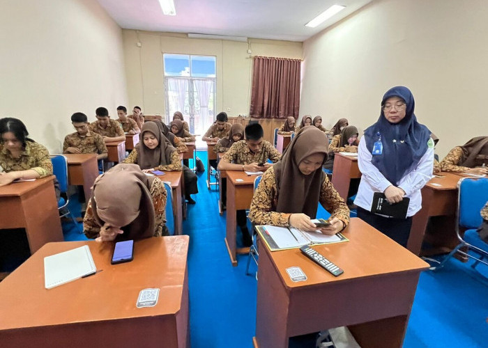 Puluhan Siswa SMAN 5 Palembang mengikuti Try Out (TO) Akbar SNPMB 2024 (21/2/24), yang di ikuti oleh ribuan  pelajar baik SMA dan SMK se Sumatera selatan.acara ini bekerja sama Pemprov Sumsel melalui Dinas Pendidikan Sumsel,bimbel BTA70 dan Sumatera Ekspres. Foto:Evan Zumarli/Sumateraekspres.id