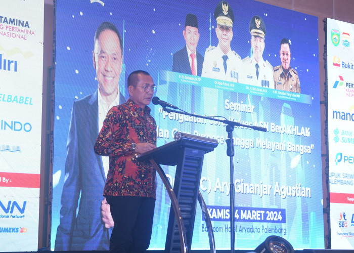 Dr.(H.C) Ary Ginanjar agustian Presiden Direktur ESQ Leadership Center  saat Seminar