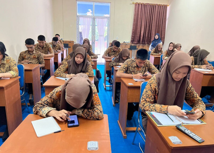 Puluhan Siswa SMAN 5 Palembang mengikuti Try Out (TO) Akbar SNPMB 2024 (21/2/24), yang di ikuti oleh ribuan  pelajar baik SMA dan SMK se Sumatera selatan.acara ini bekerja sama Pemprov Sumsel melalui Dinas Pendidikan Sumsel,bimbel BTA70 dan Sumatera Ekspres. Foto:Evan Zumarli/Sumateraekspres.id