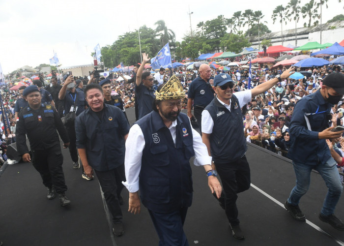 Ketua Umum Partai NasDem Surya Paloh didampingi ketua DPW  Sumsel NasDem Herman Deru menggelar Kampanye Akbar di Palembang. Kampanye Akbar ini juga di meriahkan oleh penampilan Wali Band yang berlangsung di Plataran Benteng Kuto Besak(BKB) Palembang. Foto:Kris Samiaji/Sumateraekspres.id