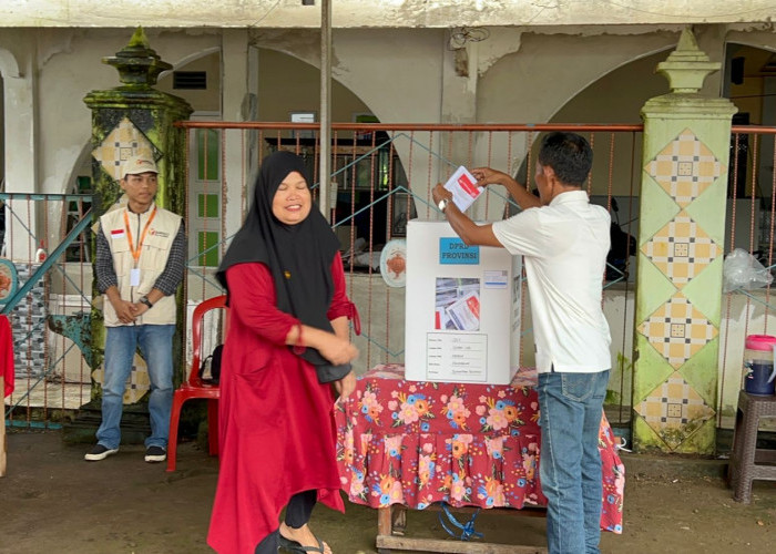 Pemungutan Suara  Lanjutan di Kalidoni Palembang-Suasana Pemungutan Suara lanjutan (PSL)  Pemilu 2024 di TPS 22, 27 dan 3 TPS lainnya di Kel Sei Lais Kec Kalidoni  Palembang.  Sebanyak 5 TPS melakukan PSL untuk Dapil Sumsel 1 DPRD Sumsel. (Sabtu,  24/2/2024) Foto:Evan Zumarli/Sumateraekspres.id