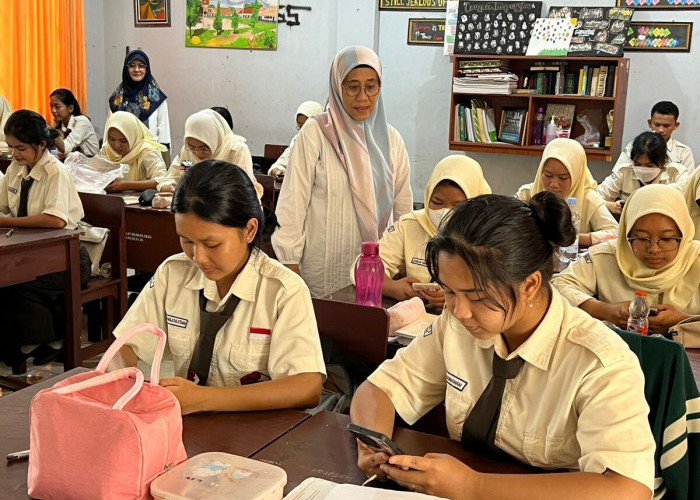 Try Out (TO) Akbar-Puluhan Siswa SMAN 3 Palembang mengikuti Try Out (TO) Akbar SNPMB 2024 (21/2/24), yang di ikuti oleh ribuan  pelajar baik SMA dan SMK se Sumatera selatan.acara ini bekerja sama Pemprov Sumsel melalui Dinas Pendidikan Sumsel,bimbel BTA70 dan Sumatera Ekspres.  Foto:Evan Zumarli/Sumateraekspres.id

