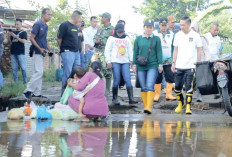 900 Warga di Kelurahan Keramasan Terdampak Banjir Diberi Bantuan