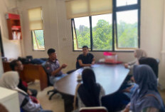 Amankan Diri ke Polres Muratara, Terduga Pelaku Bullying Siswi SMP Datang Didampingi Keluarga