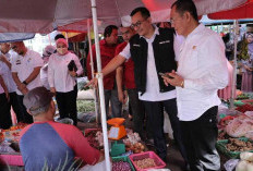 Jelang Nataru, Pj Sekda Kota Palembang Sidak Pasar dan Gudang Sembako, Ini Fakta dan Penegasannya!