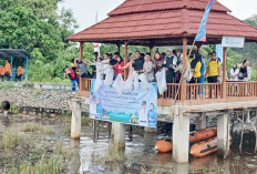 Jadi Sumber Protein Bagi Warga, Tebar Ribuan Benih Ikan di Kolam Retensi