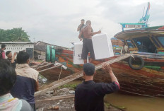 Angkut Naik Perahu, Dikemas Ekstra, Distribusi Logistik Pilkada 27 November Dikawal Ketat