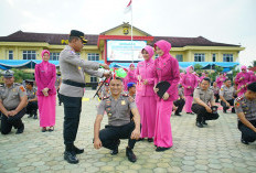 75 Personel Polres OKI Terima Kenaikan Pangkat, Tradisi Siraman Air Kembang Warnai Upacara