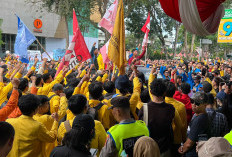 Mahasiswa Sumsel Gelar Aksi Tolak Putusan MK di Simpang Lima DPRD