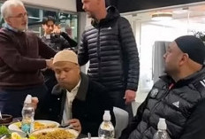 Erik ten Hag Nimbrung Buka Puasa bersama Pemain dan Staff Manchester United beragama Islam