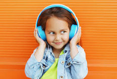 Batasi Tingkat Kebisingan Headphones atau Ear Bud  pada Anak
