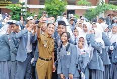 Pj Wako Palembang Berikan Motivasi kepada Siswa SMA PGRI 2 Palembang