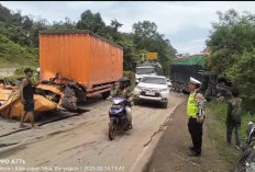 Truk Box dan Fuso Adu Kambing di Jalintim Muba, Dua Orang Tewas di Tempat