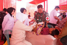 Warga Antusias Ikuti Sunatan Massal hingga KB Rangkaian TMMD ke-128