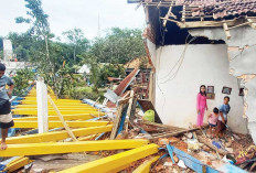 Juliana Selamat karena Nyadap Karet, Rumah Hancur Total Tertimpa Launcher Crane