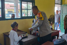 Polres Banyuasin Berikan Makanan Bergizi ke SDN 22, Disambut Antusias Pelajar