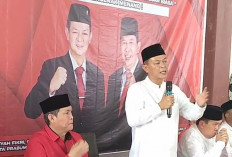 Doa Bersama Sebelum Pendaftaran Berfikir. Ratusan Pendukung Padati Kediaman Andriansyah Fikri