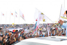 Prabowo Turun Panggung Sapa Langsung Ratusan Ribu Masyarakat Jawa Timur di Sidoarjo