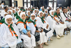 444 Jemaah Kloter 11 Palembang Terbang ke Tanah Suci, Langsung Kenakan Ihram Sejak dari Asrama!
