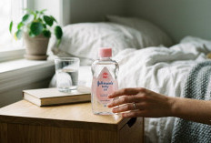 Jangan Cuma Buat Bayi! Baby Oil Ternyata Rahasia Kulit Glowing Instan Orang Dewasa