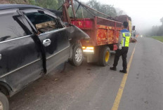 Kecelakaan Maut di Muba: Hendak Ganti Ban, Supir Truk Tewas Terjepit Mobil Travel