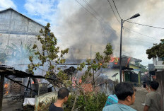 Kebakaran Hebat Terjadi di Permukiman Padat Lubuklinggau, Warga Panik