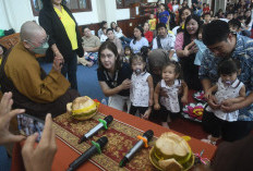 Luar Biasa! Antusiasme Tinggi Warnai Ritual Anak oleh Wanita Budhis Indonesia