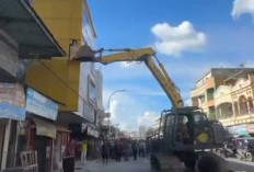 Toko Bangunan di Empat Lawang Hampir Dihancurkan, Petugas Beri Waktu Pemilik Bongkar Sendiri