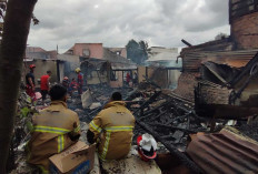 Palembang Membara, Dua Kawasan Pemukiman Padat Penduduk Terbakar, Dua Petugas Terluka Saat Proses Pemadaman