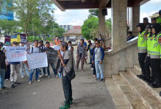 Ratusan Jurnalis Palembang Geruduk Gedung DPRD, Tolak Revisi UU Penyiaran yang Membungkam Pers