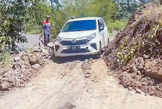 Curah Hujan Tinggi, Jalan Lintas Empat Lawang - Bengkulu Tertimbun Longsor