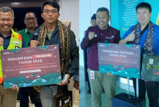 2 Penumpang Ini Dapat Hadiah Menarik dari Bandara SMB II Palembang, Dalam Rangka Apa Ya? 
