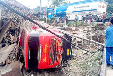 Bus Sinar Dempo Terjun ke Jurang, Seruduk Rumah Warga Hingga Hancur