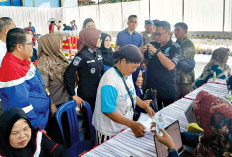  Serbu Pasar Murah, Warga Antusias Tebus Paket Sembako Rp 30 Ribu