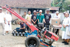 JPIC Kongregasi Suster St Fransiskus Charitas Palembang Beri Bantuan Traktor Tangan kepada Warga eks Penderita