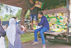 Jaga Stabilisasi Pasokan dan Harga Beras/Perum BULOG & Pemkab Muara Enim Salurkan 10 Ton Beras SPHP 