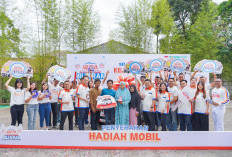 Dari Warung ke Garasi: Ibu Rumah Tangga Asal Bogor Menang Mobil Listrik dari Tutup Botol AQUVIVA